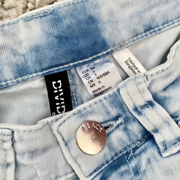 H&M Divided Acid Wash Jeans - Picture 3 of 3